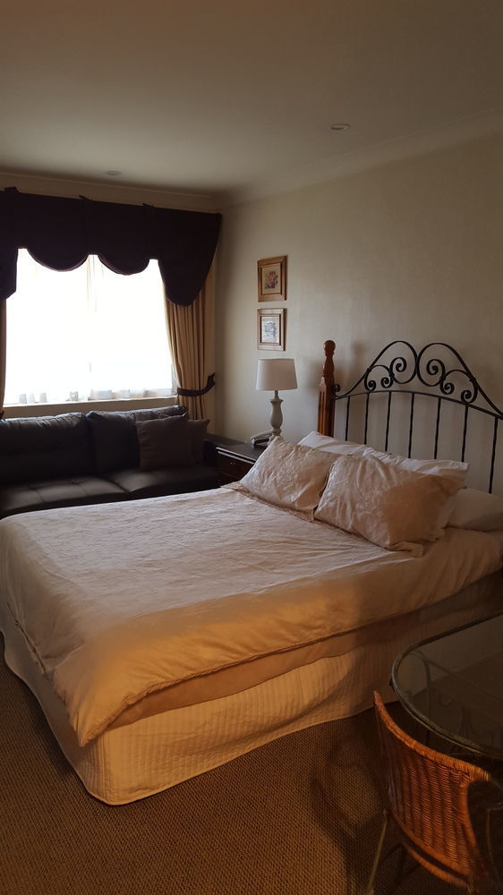 Almond Inn タムワース エクステリア 写真