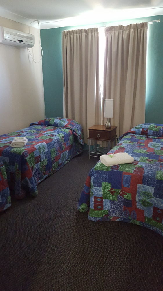 Almond Inn タムワース エクステリア 写真