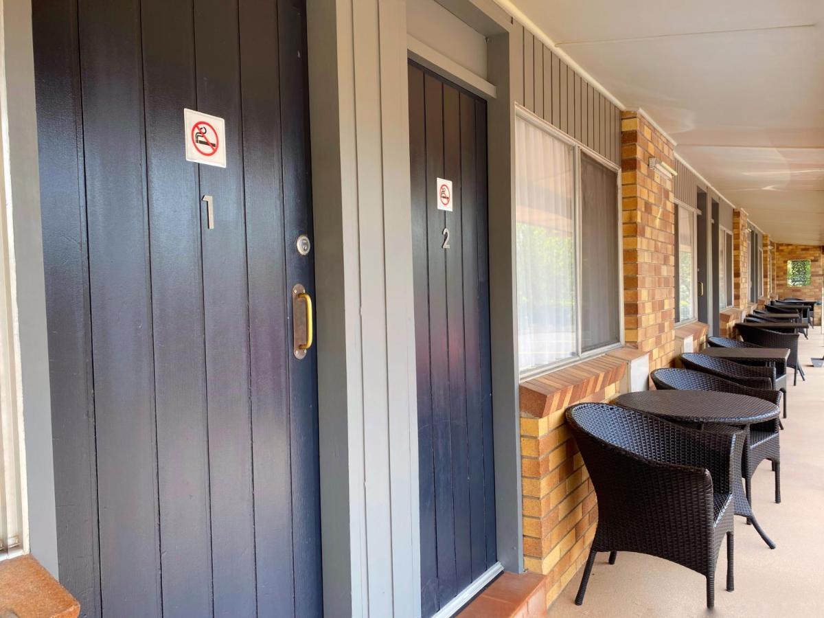 Almond Inn タムワース エクステリア 写真